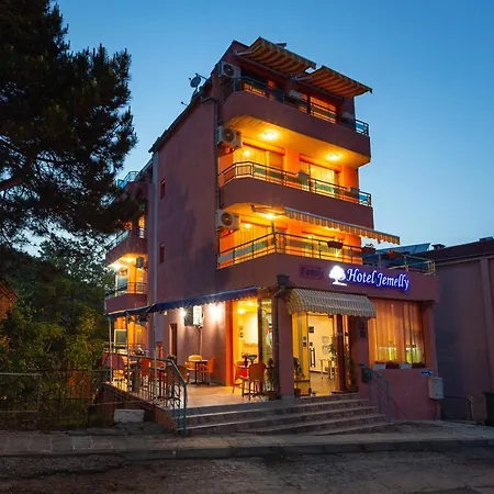 Family Jemelly Hotel 2*